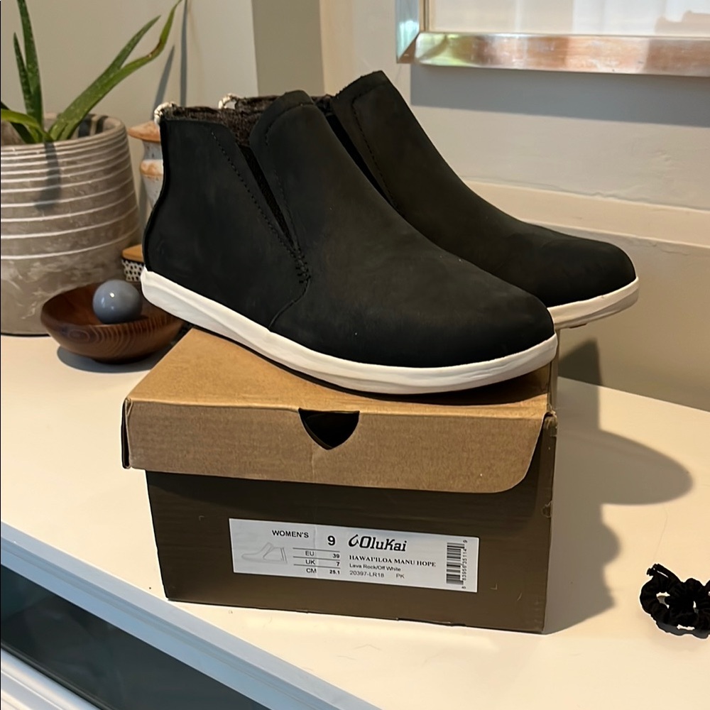 OluKai Women's Black Ankle Boots